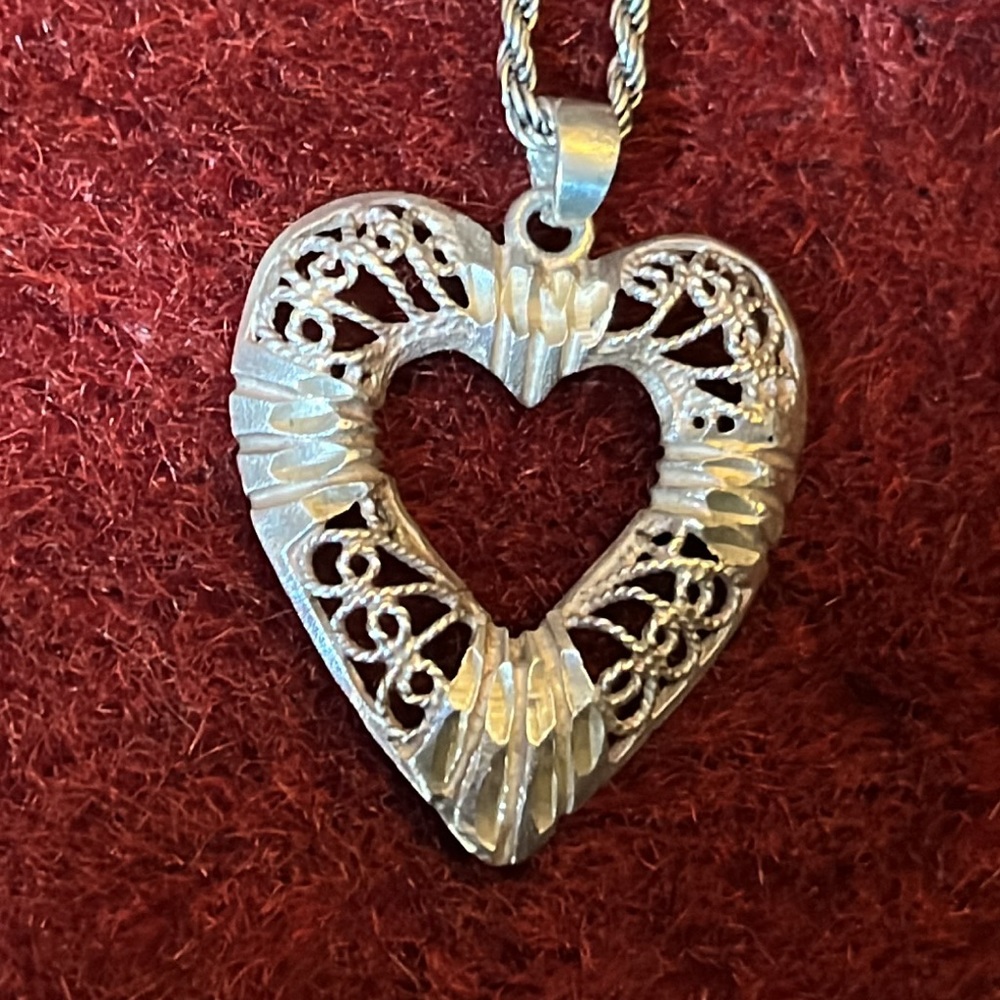 .925 Vintage Filigree Heart Pendant - Picture 7 of 7
